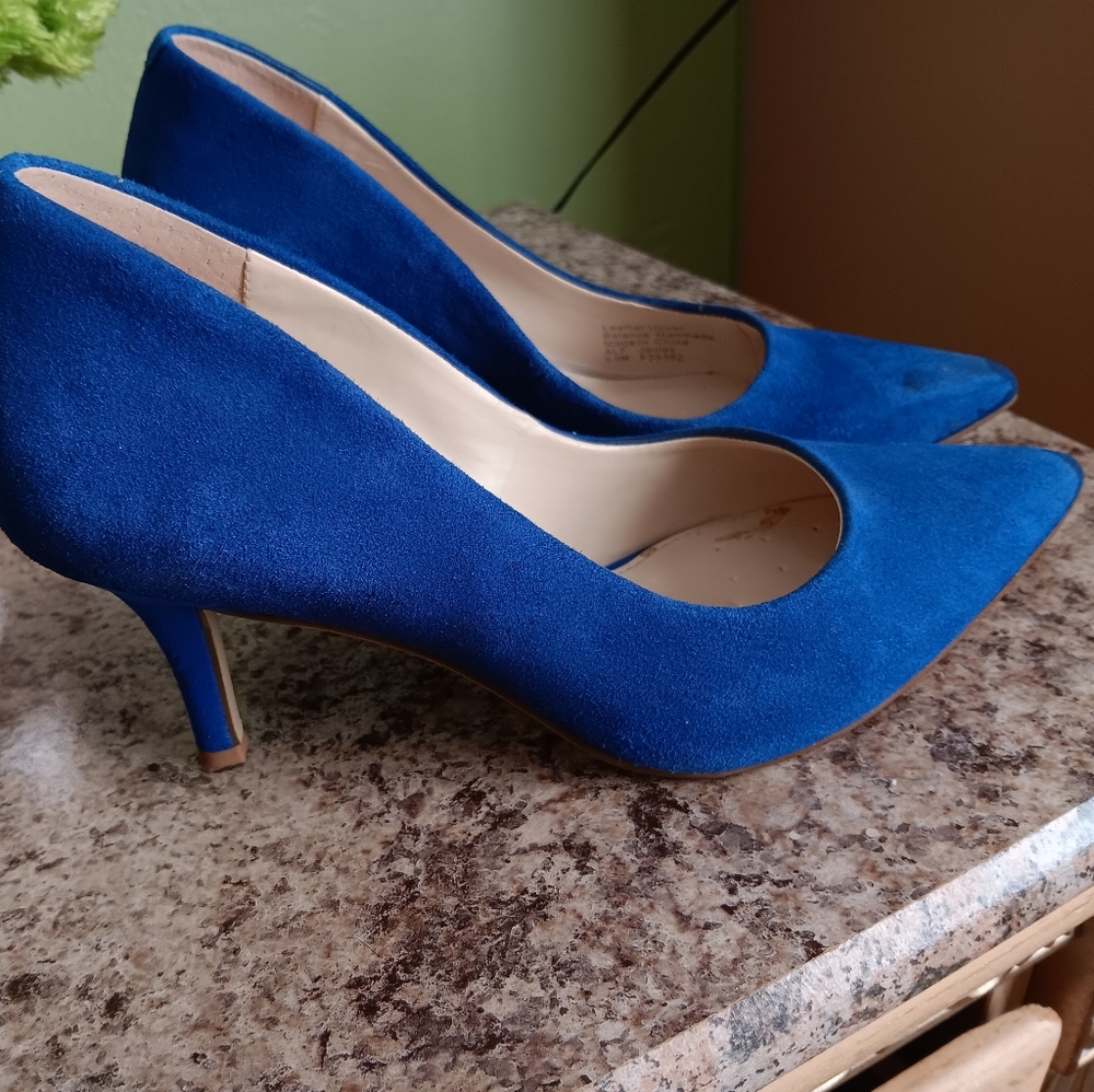 Woman man made suede material woman high heels. Suede blue